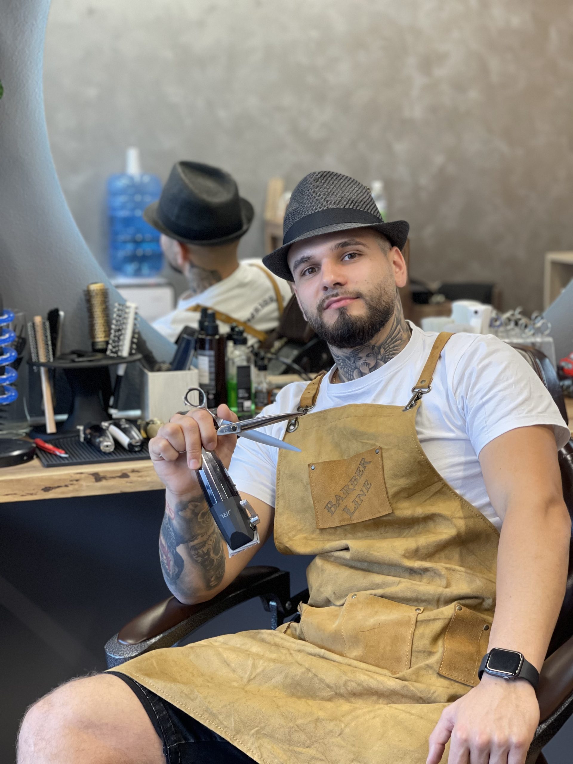 Barbershop Refresh интериор
